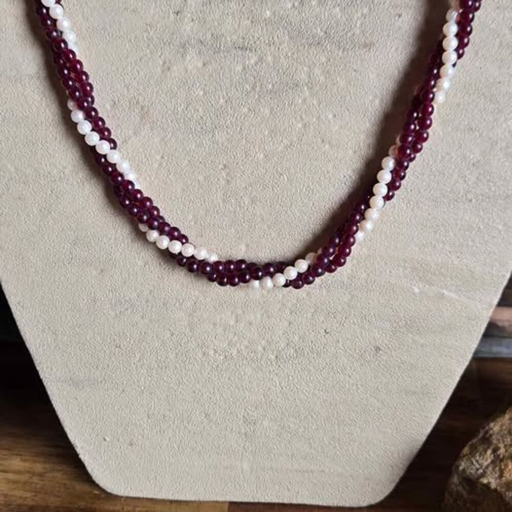 beautiful vintage triple-strand beaded necklace